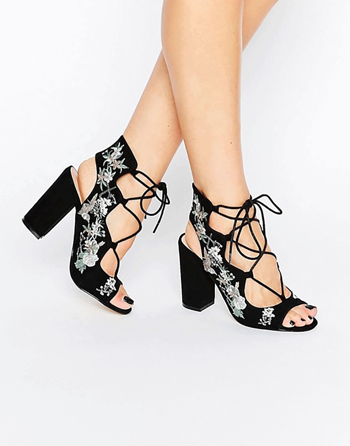 miss-selfridge-zwarte-embroidery-pumps-bruiloft