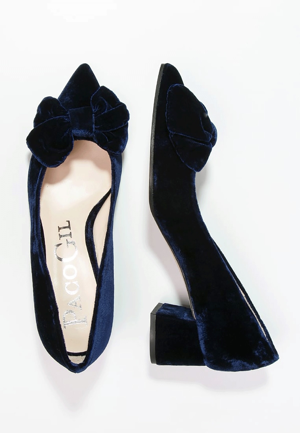 paco-gil-klassieke-fluwelen-blauwe-pumps-bruiloft