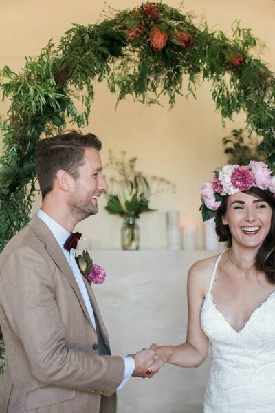 Bruidskapsel met bloemen