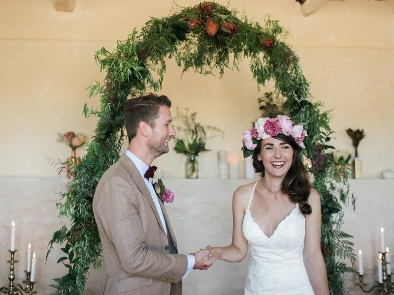 Bruidskapsel met bloemen