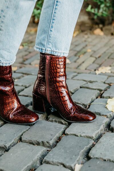 Laarzen trouwjurk herfst bruid winter lakleer rood bruin 2