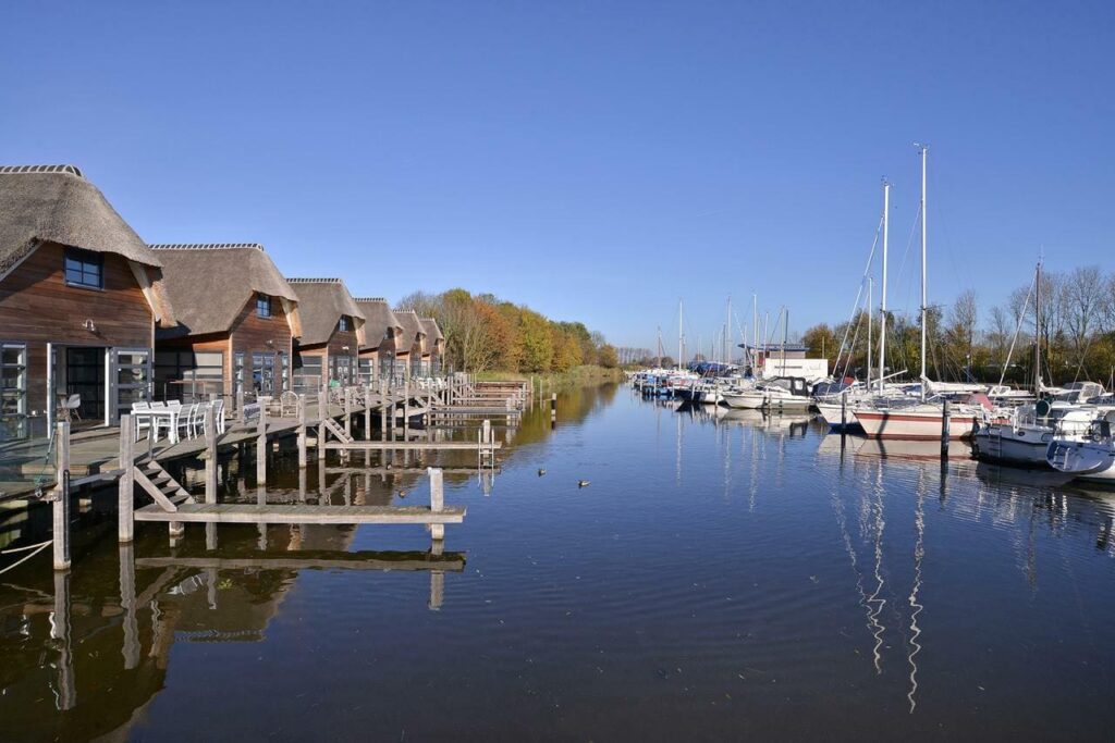 Deze afbeelding heeft een leeg alt-attribuut; de bestandsnaam is huwelijksreis-in-nederland-watervilla-zuiderhoeve-3-1024x683.jpg