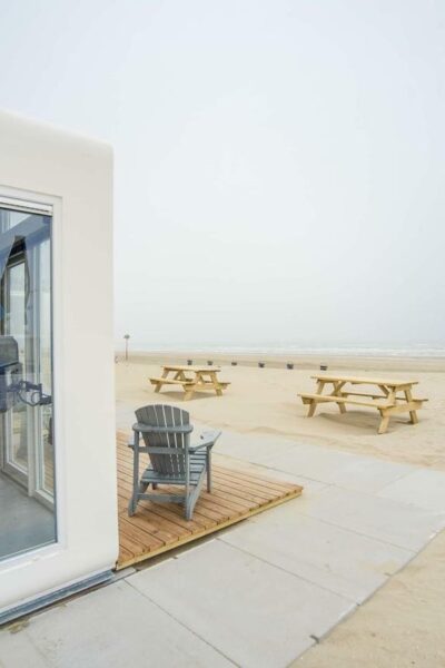 strand huwelijksreis in Nederland beach bungalow zandvoort 2