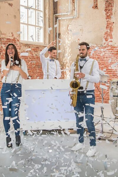 bruiloft-dj-feest-band-saxofoon-zangers-trouwen-artistic-productions-2