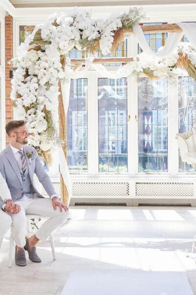 Elegante bruiloft inspiratie met indrukwekkende bloemencreaties