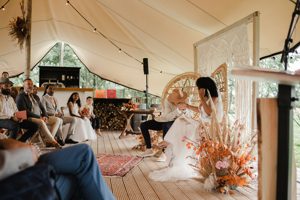trouwen in een tent