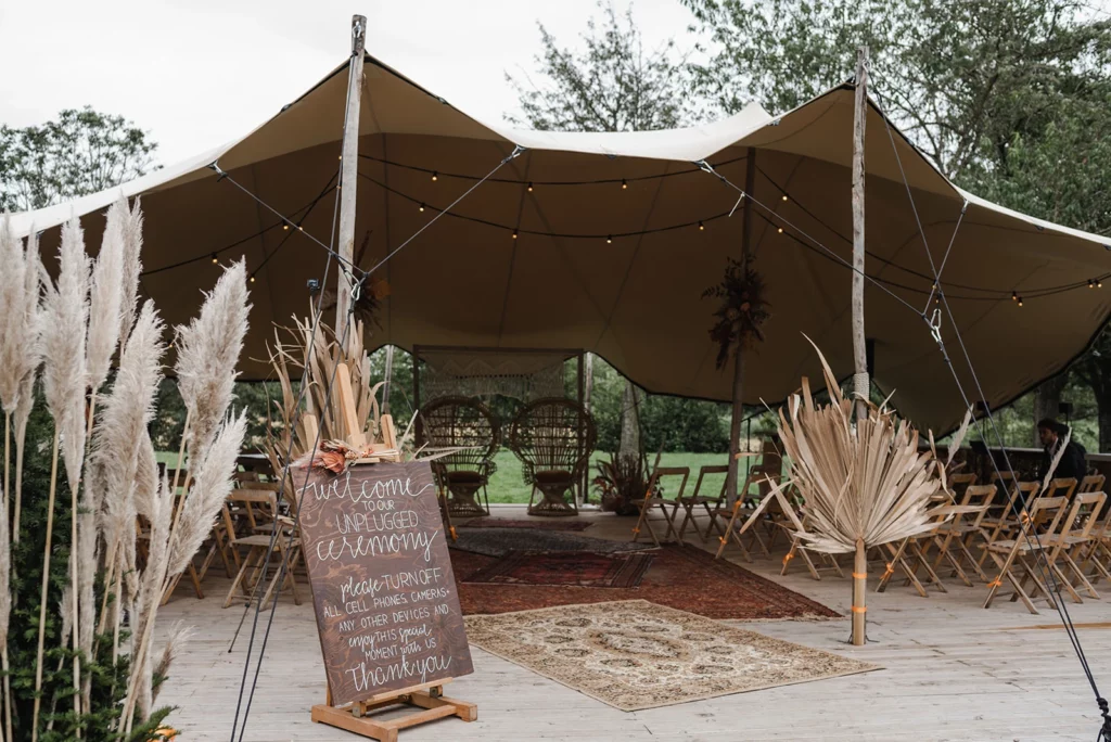 trouwen in een tent