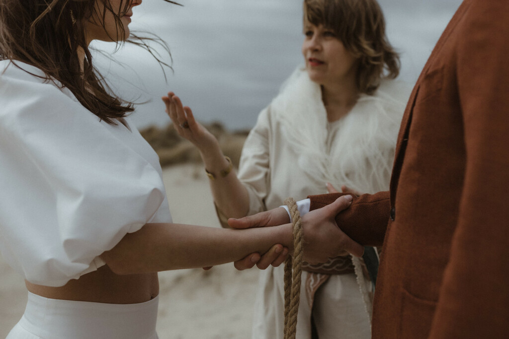 verbinding handfasting ceremonie