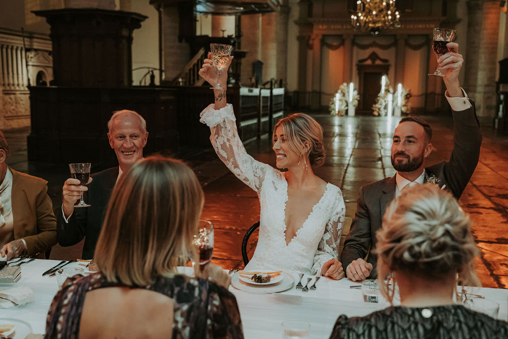 trouwfeest in de kerk