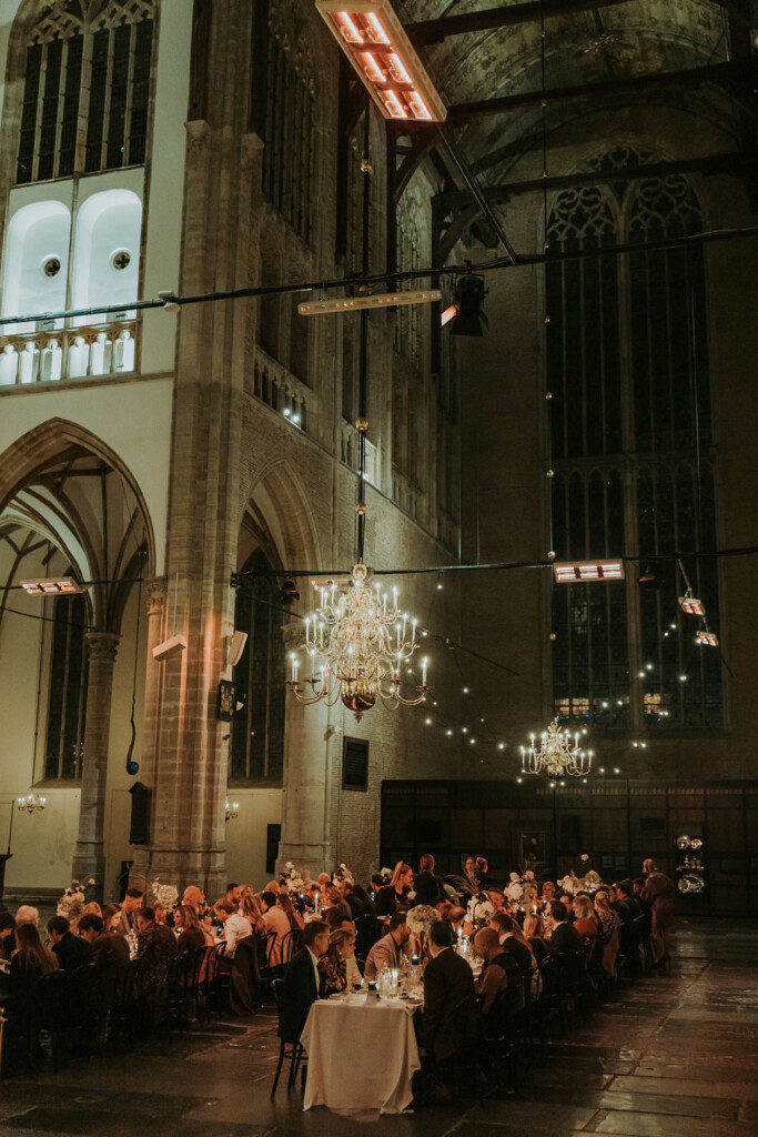 trouwfeest in de kerk